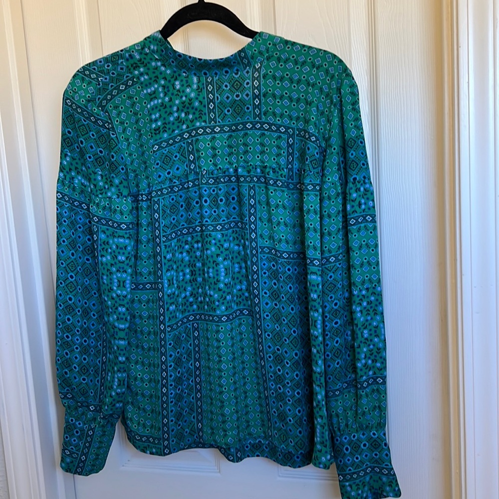 This is a long sleeve blouse by Anne Taylor, LOFT. The size is Medium